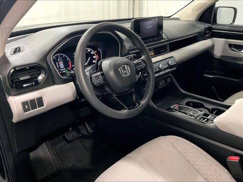 Used 2023 Honda Pilot LX image 8