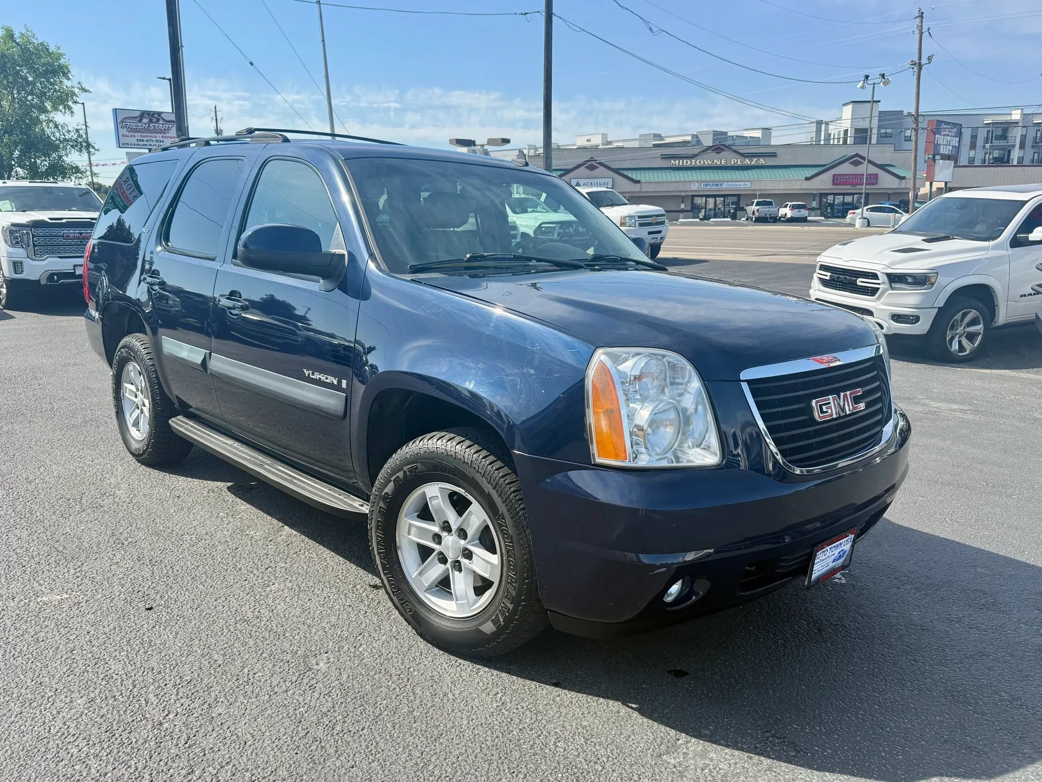 Used 2007 GMC Yukon SLT w/ SLT Preferred Equipment Group AWD/4WD image 7
