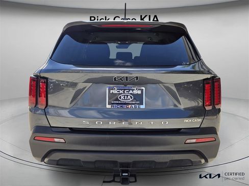 Used 2022 Kia Sorento LX image 6