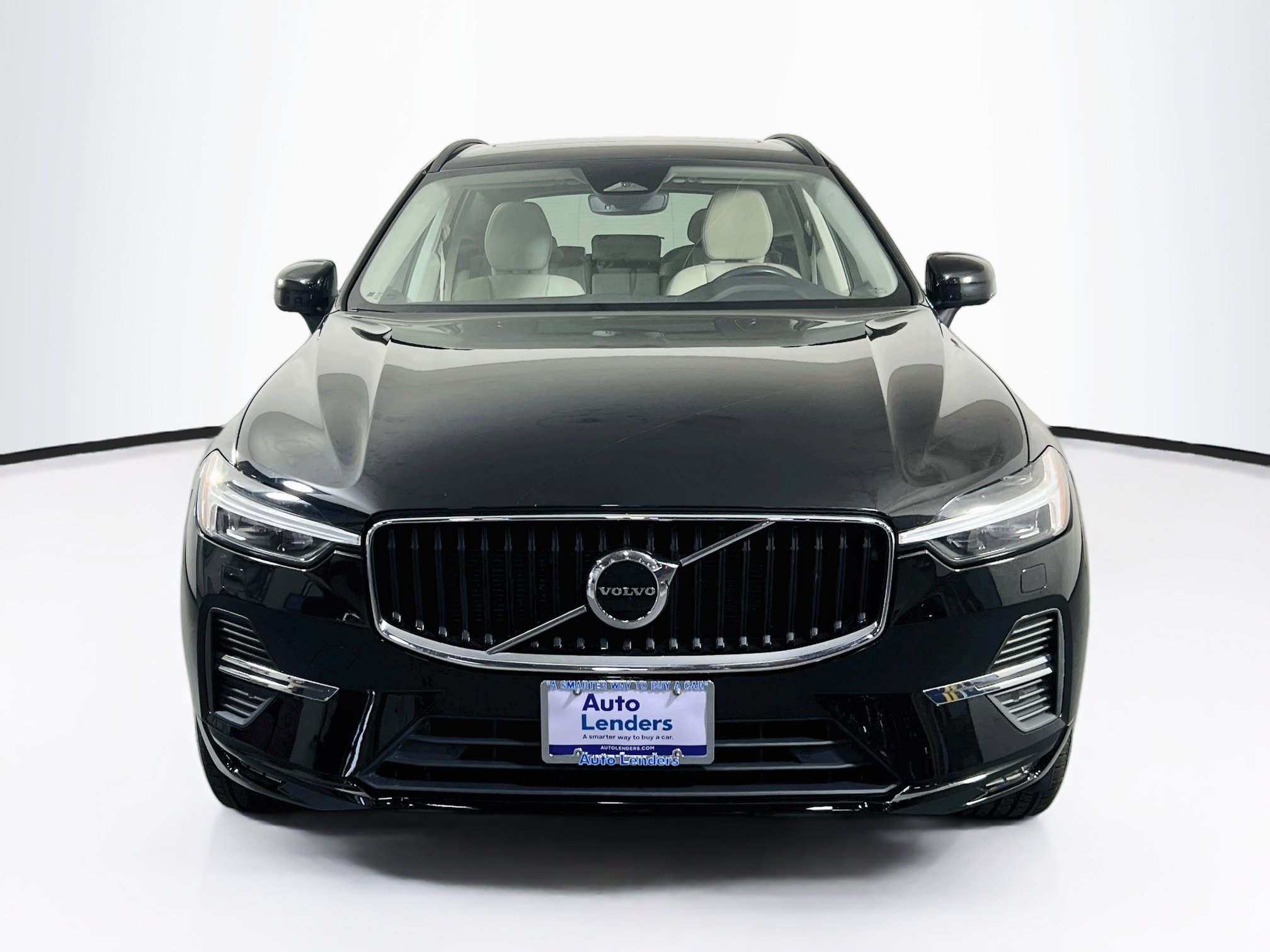 Used 2022 Volvo XC60 B5 Momentum w/ Climate Package AWD/4WD image 2