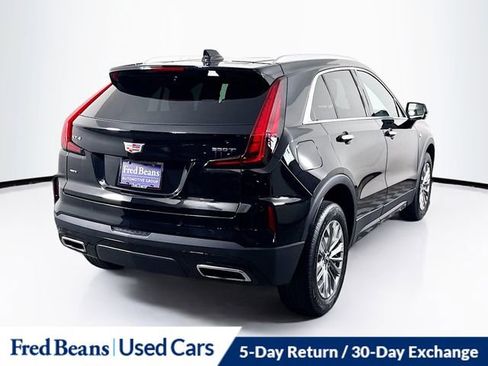 Used 2025 Cadillac XT4 Premium Luxury image 8