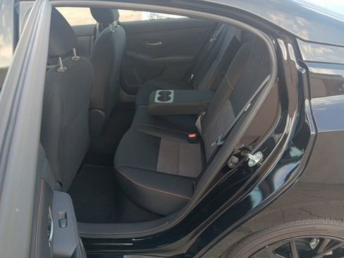 New 2025 Nissan Sentra SR w/ Midnight Edition image 22