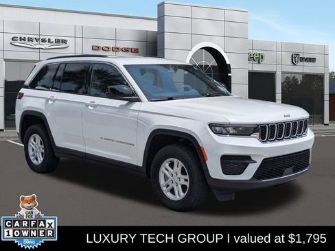Used 2024 Jeep Grand Cherokee Laredo w/ Luxury Tech Group I AWD/4WD image 1