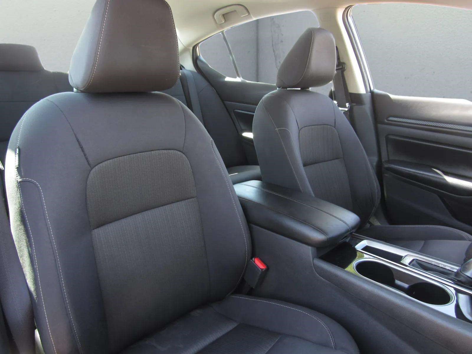 Used 2024 Nissan Altima 2.5 SV FWD image 10