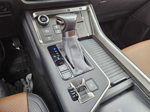 Used 2025 Lexus GX 550 w/ Accessory Package (2T) AWD/4WD image 14
