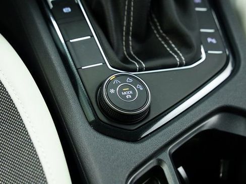 New 2025 Volkswagen Taos SE image 25