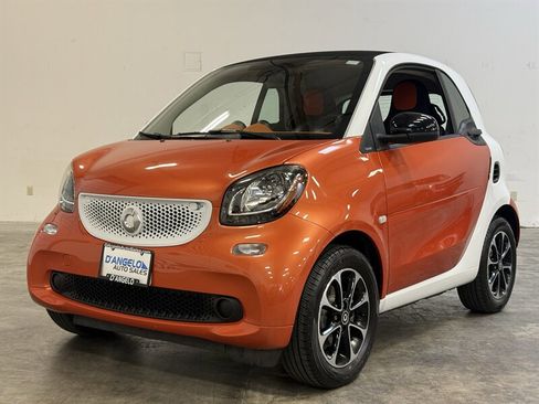 Used 2016 smart fortwo passion RWD image 32