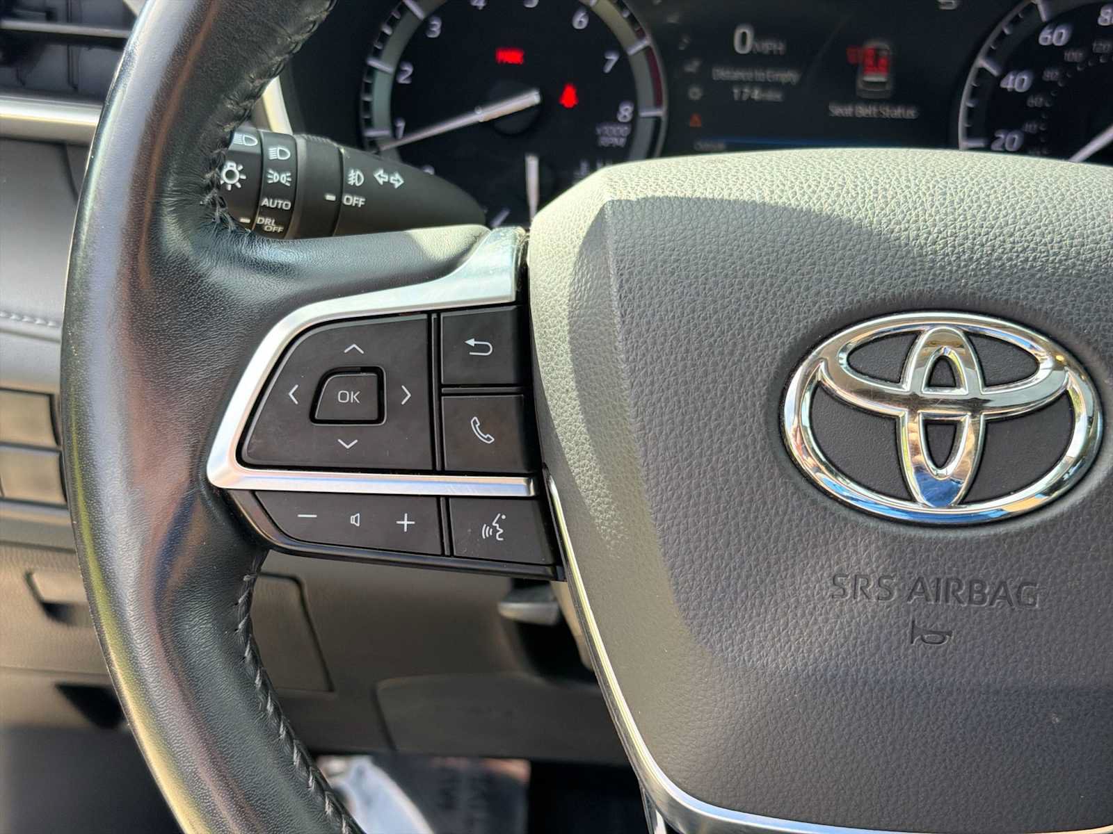 Used 2020 Toyota Highlander XLE AWD/4WD image 21