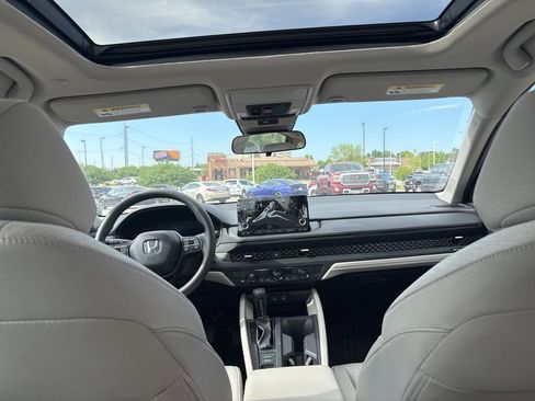 Certified 2025 Honda Accord SE image 35