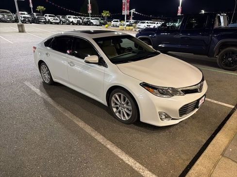 Used 2014 Toyota Avalon Limited w/ Technology Package image 3