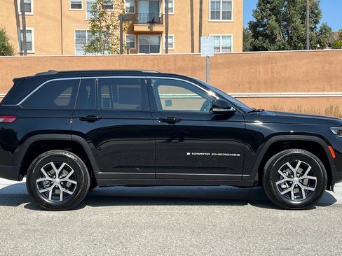 New 2025 Jeep Grand Cherokee Limited image 3