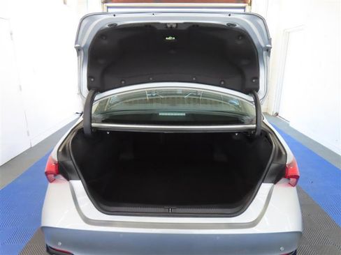 Used 2022 Toyota Avalon Touring w/ Advanced Safety Package image 12