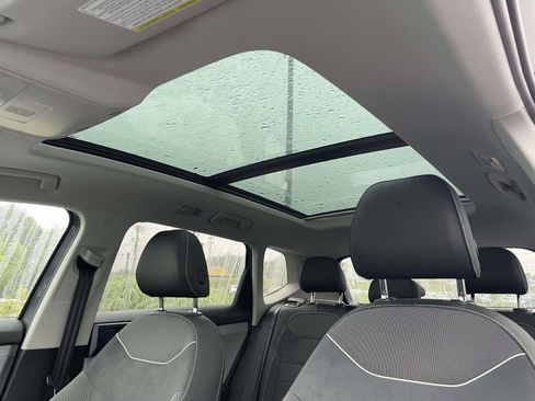 Certified 2024 Volkswagen Taos SE w/ Panoramic Sunroof Package FWD image 18