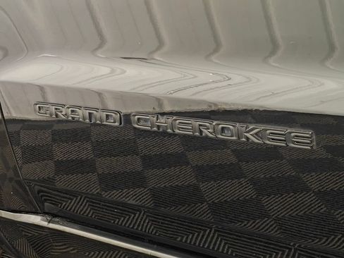 Used 2019 Jeep Grand Cherokee Altitude AWD/4WD image 58