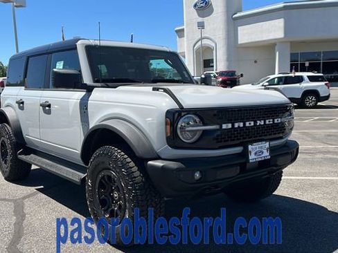 New 2026 Ford Bronco Outer Banks w/ Sasquatch Package image 1