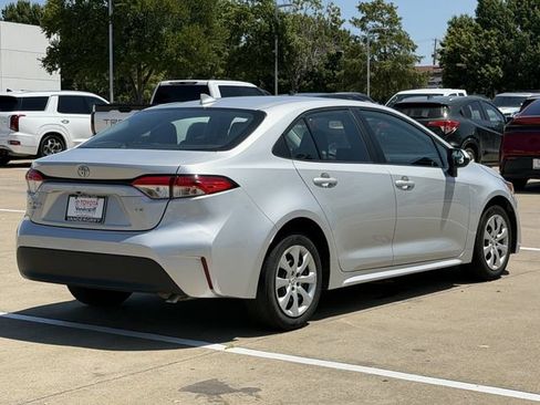 Used 2023 Toyota Corolla LE FWD image 4