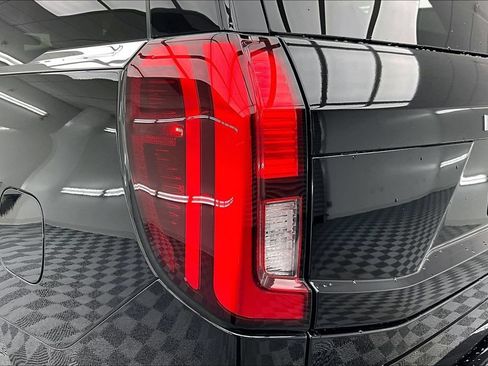 Certified 2025 Ford Expedition Active AWD/4WD image 31