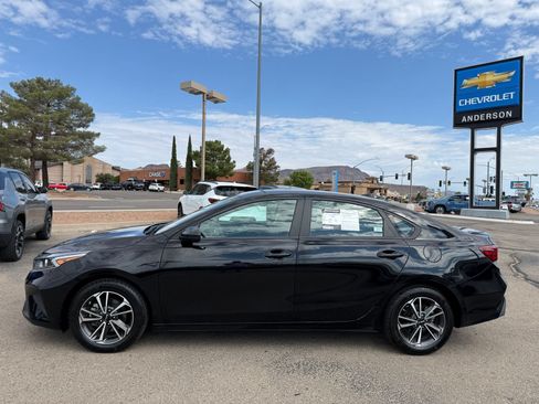 Used 2023 Kia Forte LXS FWD image 10