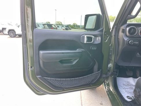 Used 2022 Jeep Gladiator Sport AWD/4WD image 37