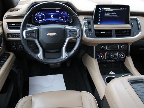 Used 2022 Chevrolet Suburban Premier image 18