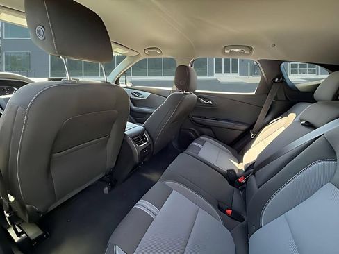 Used 2025 Chevrolet Blazer LT AWD/4WD image 23