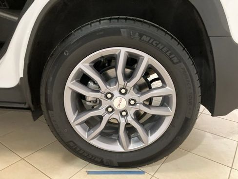 Used 2024 GMC Terrain SLT image 26