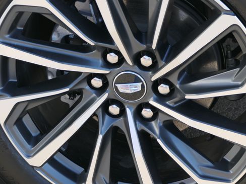 Used 2026 Cadillac Lyriq Sport AWD/4WD image 12