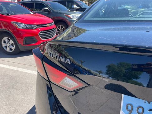 Used 2025 Nissan Altima 2.5 SV image 4