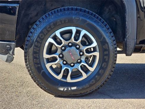 Used 2022 GMC Sierra 2500 AT4 image 16