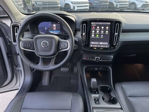 Used 2025 Volvo XC40 B5 Core AWD/4WD image 4