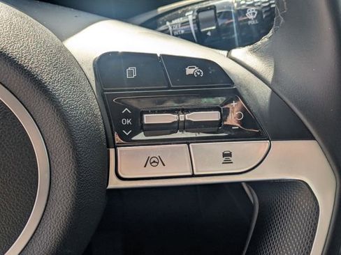 Used 2025 Hyundai Elantra SEL image 18