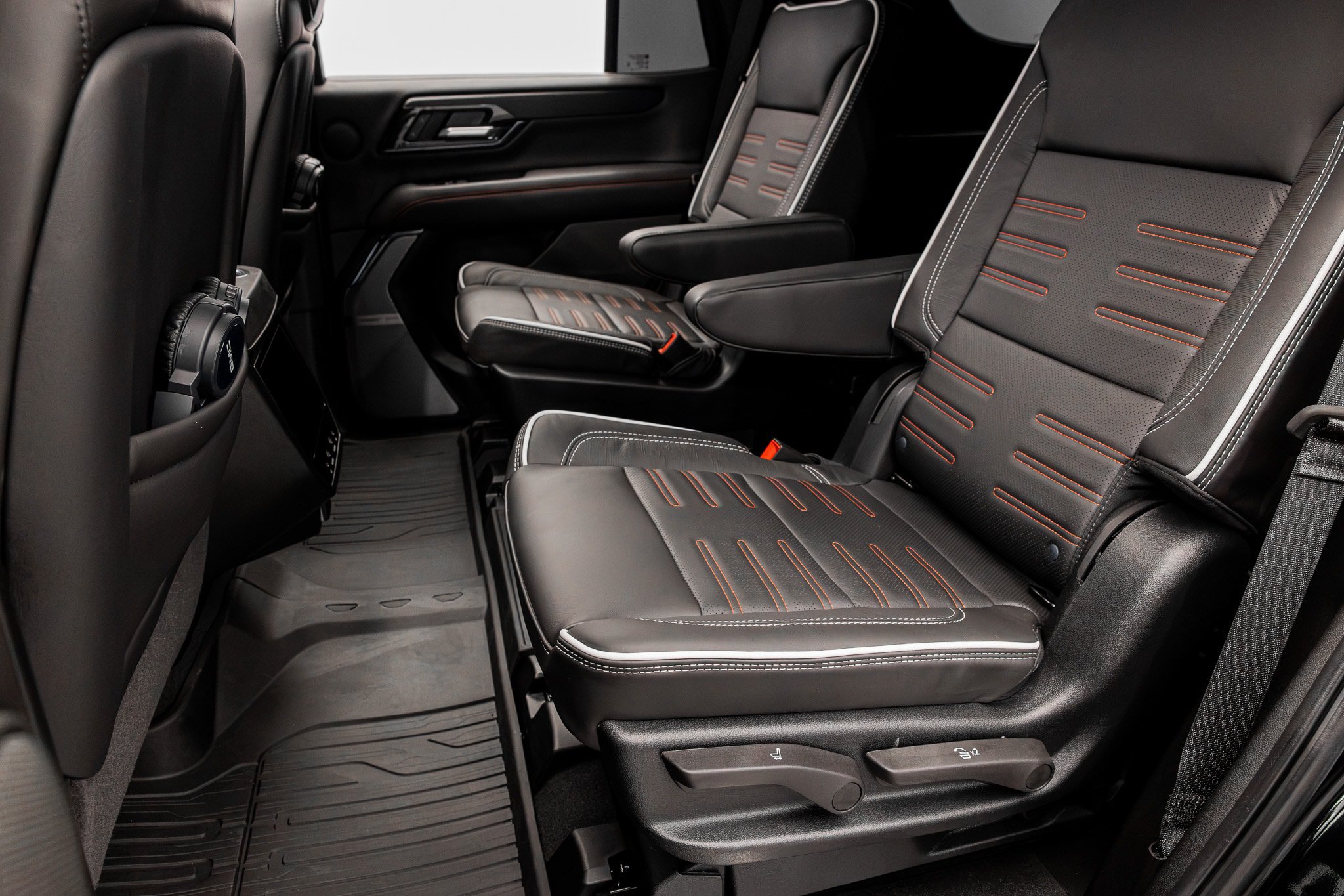 Used 2026 GMC Yukon AT4 Ultimate w/ LPO, Floor Liner Package AWD/4WD image 36