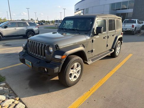 Used 2022 Jeep Wrangler Unlimited Sport AWD/4WD image 5