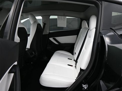 Used 2022 Tesla Model Y Performance image 14