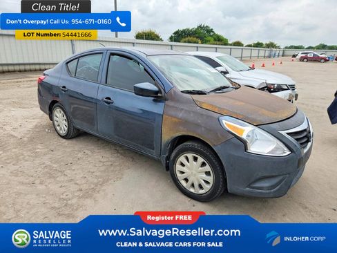 Used 2016 Nissan Versa S FWD image 5