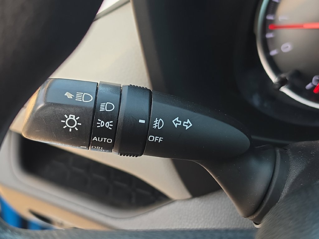 Used 2019 Toyota RAV4 XLE FWD image 22