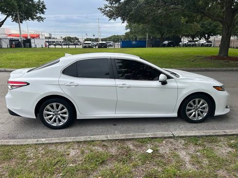Used 2020 Toyota Camry LE FWD image 7