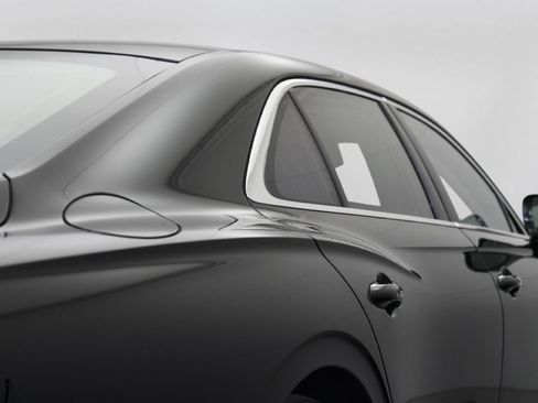 Used 2023 Bentley Flying Spur V8 AWD/4WD image 55