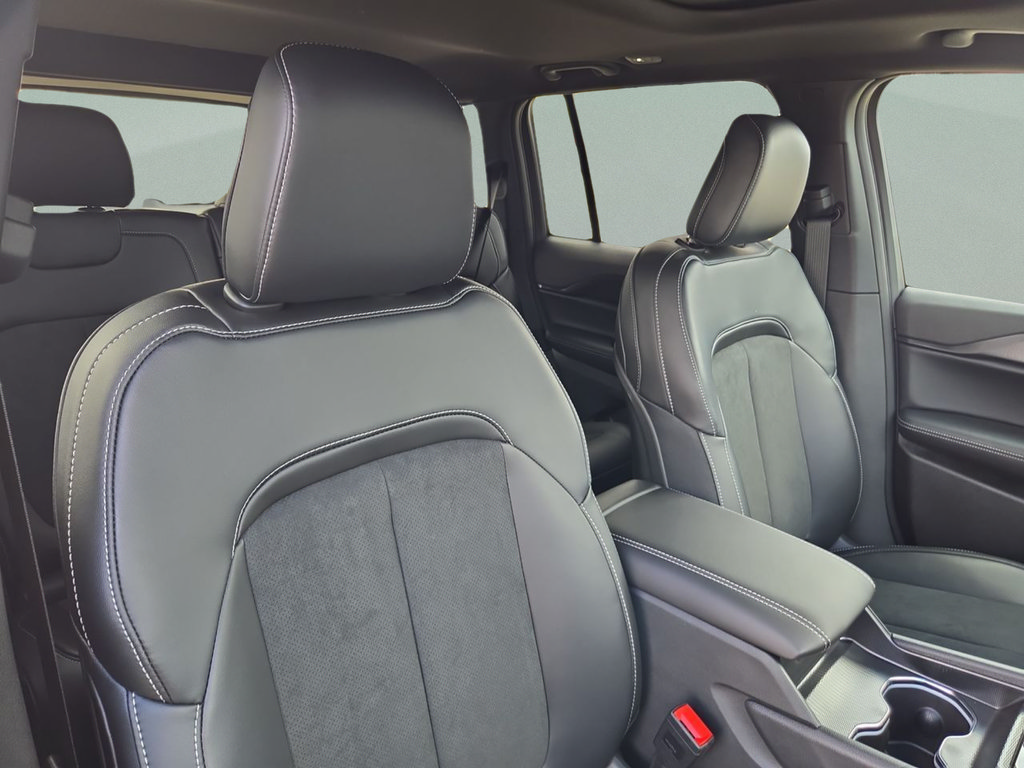 New 2025 Jeep Grand Cherokee Altitude RWD image 35