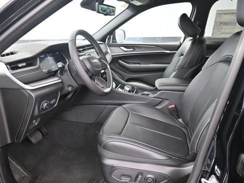 New 2025 Jeep Grand Cherokee Limited w/ Luxury Tech Group II image 11