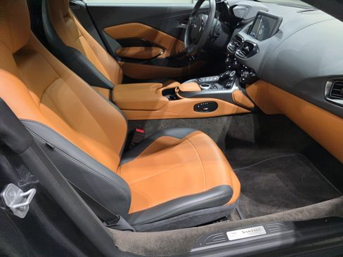 Used 2023 Aston Martin V8 Vantage Coupe image 21