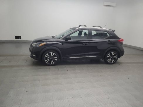 Used 2018 Nissan Kicks SR w/ Premium Package FWD image 2