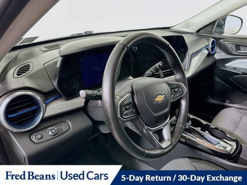 Used 2025 Chevrolet Trax LT w/ Driver Confidence Package FWD image 14