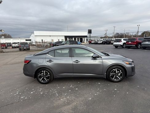 Used 2025 Nissan Sentra SV w/ Trunk Package image 4
