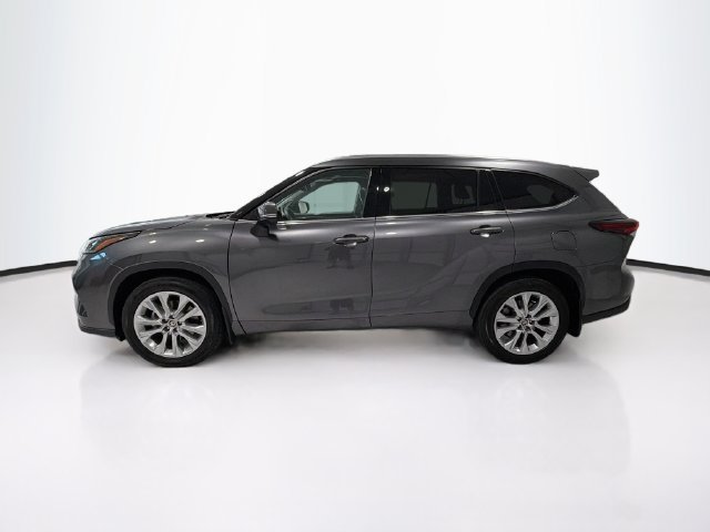 Used 2024 Toyota Highlander Limited AWD/4WD image 4