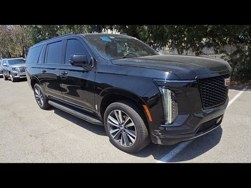 Used 2025 Cadillac Escalade ESV Sport AWD/4WD image 2