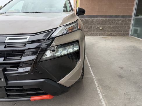 Used 2025 Nissan Rogue SV AWD/4WD image 11