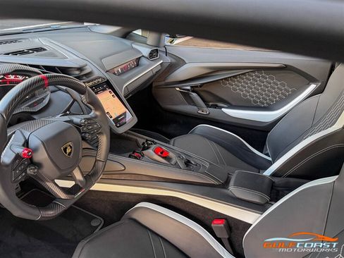 Used 2024 Lamborghini Revuelto AWD/4WD image 16