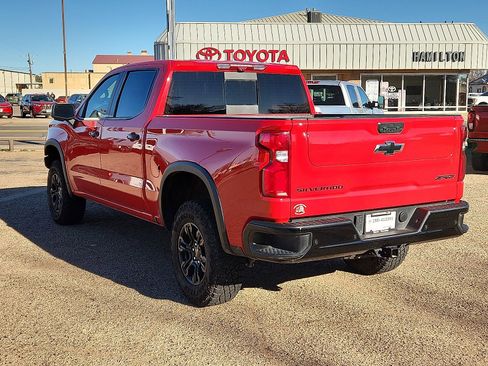 Used 2025 Chevrolet Silverado 1500 ZR2 w/ Technology Package image 3