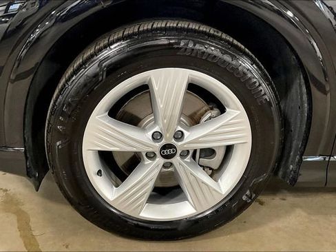 Used 2025 Audi Q4 e-tron Premium Plus w/ Premium Plus image 9